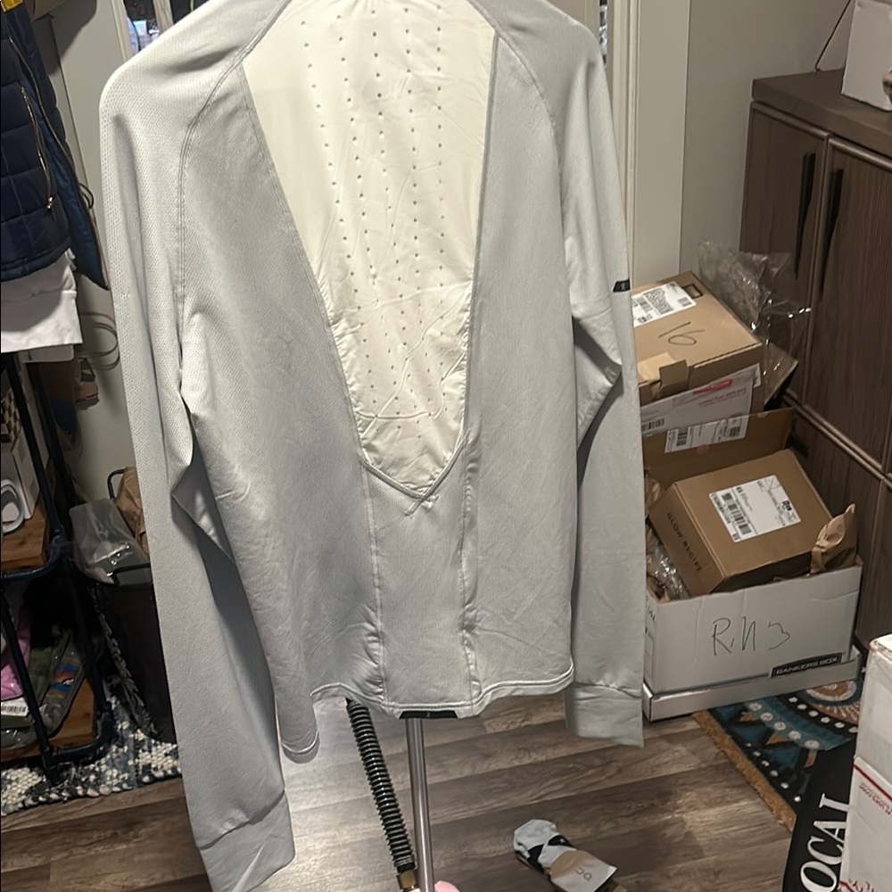 On Running Light Gray Zip-Up Jacket - Picture 7 of 15